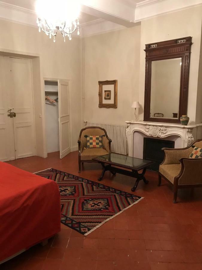 La Maison Quarante Bed & Breakfast Bilik gambar
