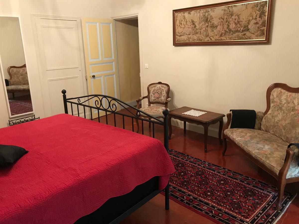 La Maison Quarante Bed & Breakfast Bilik gambar